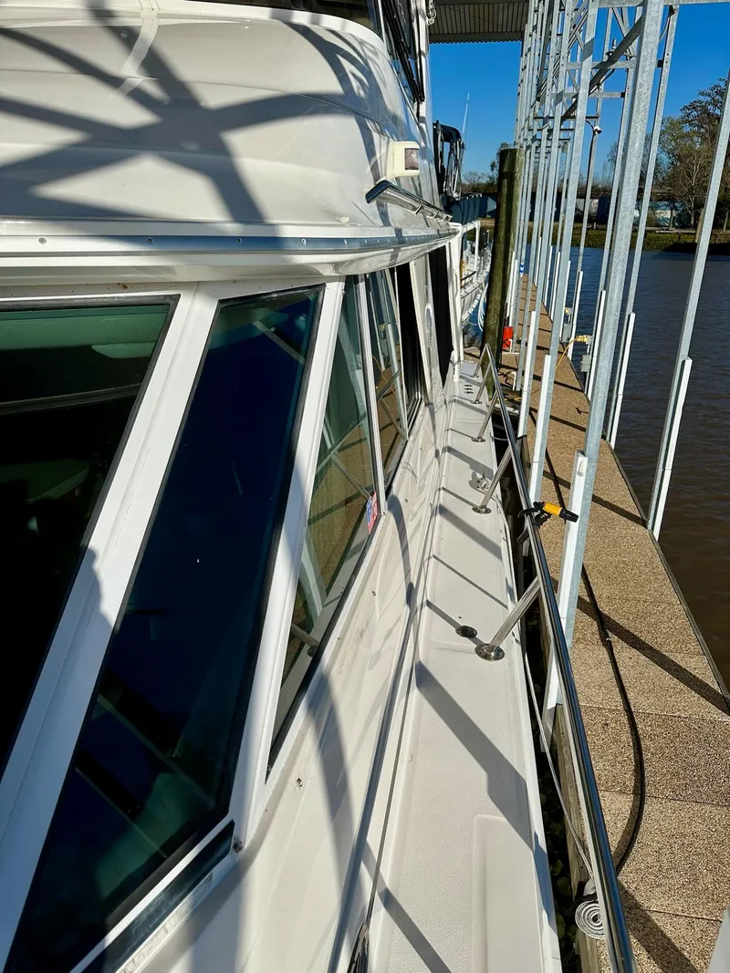 Slide: The Image of Sea Ray 550 Sedan Bridge 1997 - 21