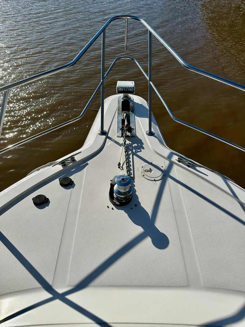 Slide: The Image of Sea Ray 550 Sedan Bridge 1997 - 22