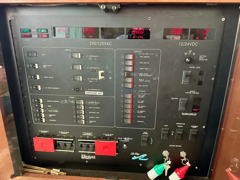 Slide: The Image of Sea Ray 550 Sedan Bridge 1997 - 24