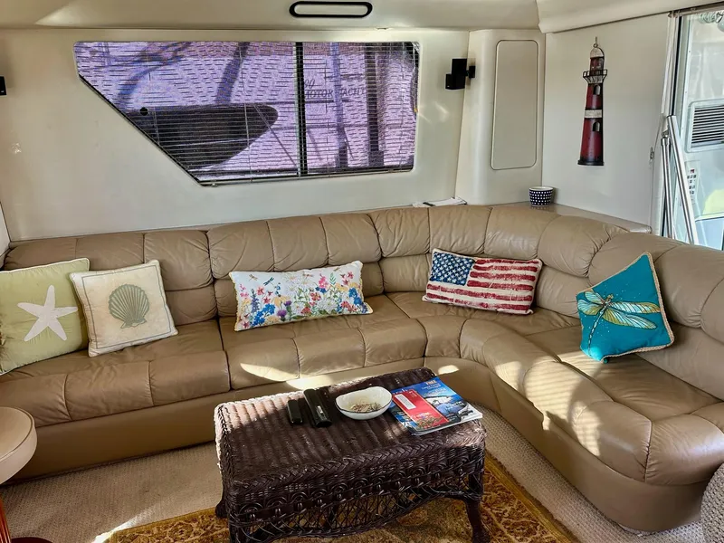 Slide: The Image of Sea Ray 550 Sedan Bridge 1997 - 28