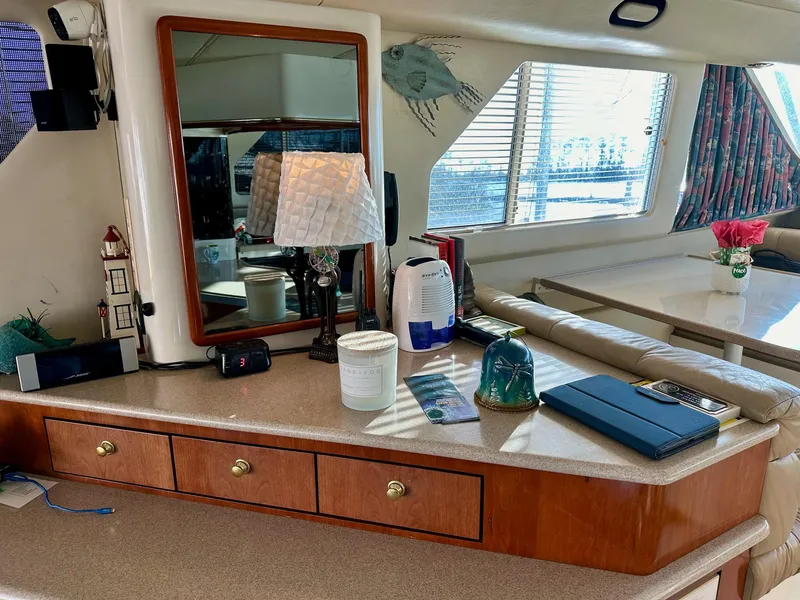 Slide: The Image of Sea Ray 550 Sedan Bridge 1997 - 31