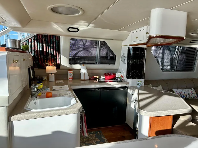 Slide: The Image of Sea Ray 550 Sedan Bridge 1997 - 32