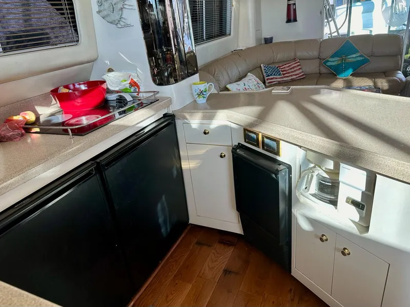 Slide: The Image of Sea Ray 550 Sedan Bridge 1997 - 34