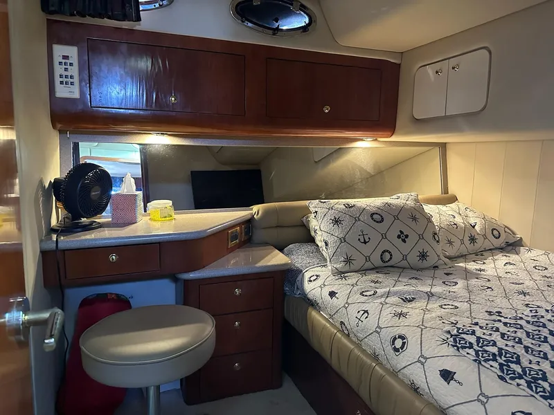 Slide: The Image of Sea Ray 550 Sedan Bridge 1997 - 35