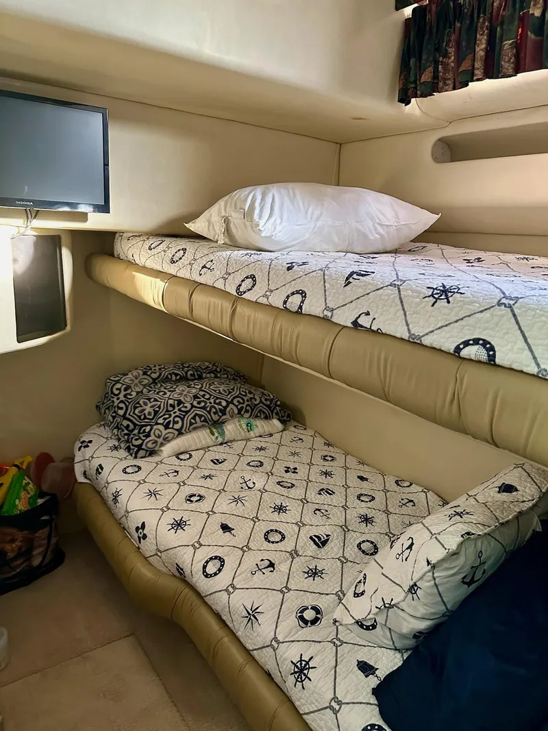 Slide: The Image of Sea Ray 550 Sedan Bridge 1997 - 36