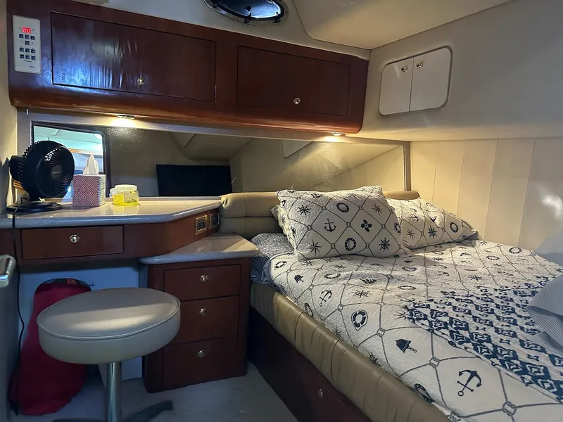 Slide: The Image of Sea Ray 550 Sedan Bridge 1997 - 37