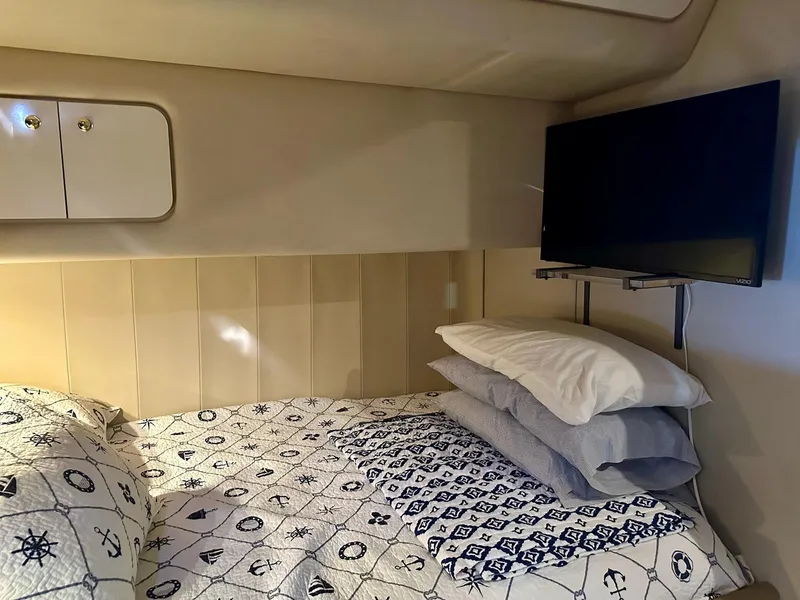 Slide: The Image of Sea Ray 550 Sedan Bridge 1997 - 38