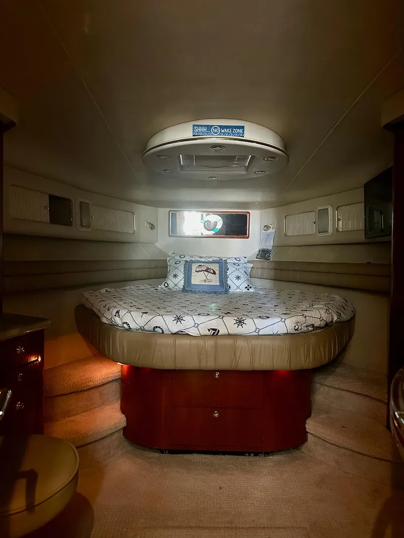 Slide: The Image of Sea Ray 550 Sedan Bridge 1997 - 42