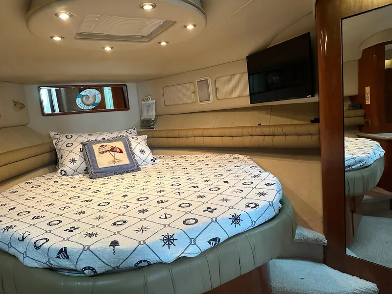 Slide: The Image of Sea Ray 550 Sedan Bridge 1997 - 43