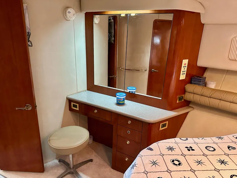 Slide: The Image of Sea Ray 550 Sedan Bridge 1997 - 46