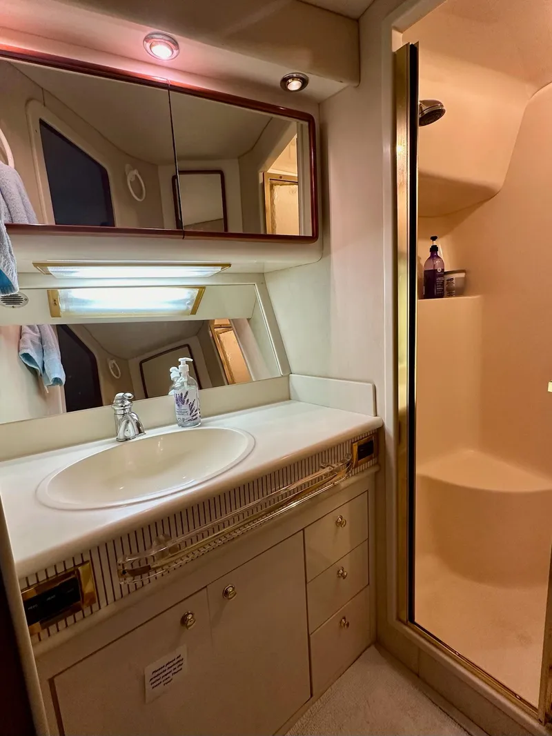 Slide: The Image of Sea Ray 550 Sedan Bridge 1997 - 47