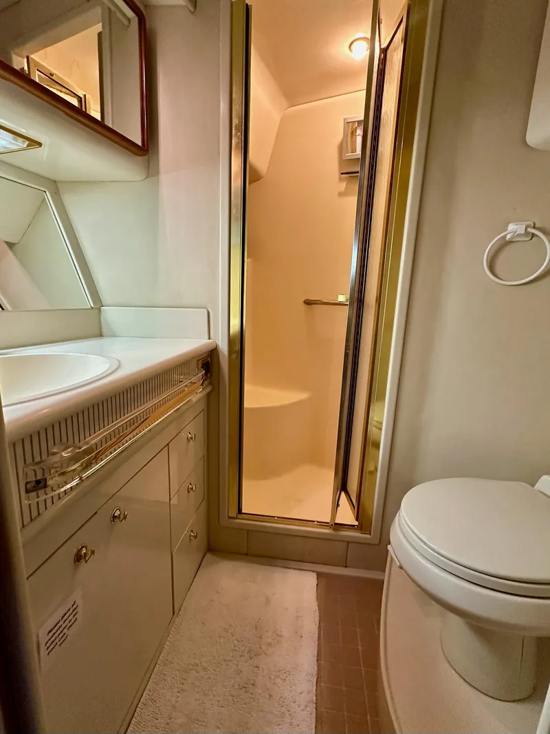 Slide: The Image of Sea Ray 550 Sedan Bridge 1997 - 48