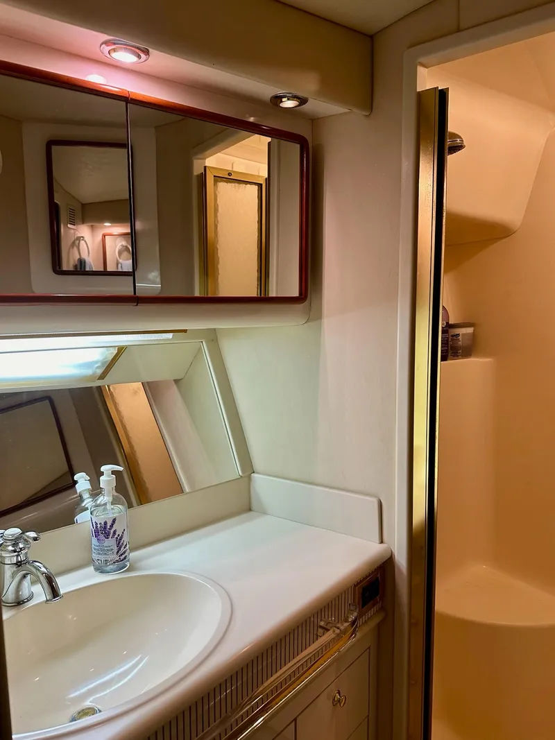 Slide: The Image of Sea Ray 550 Sedan Bridge 1997 - 49