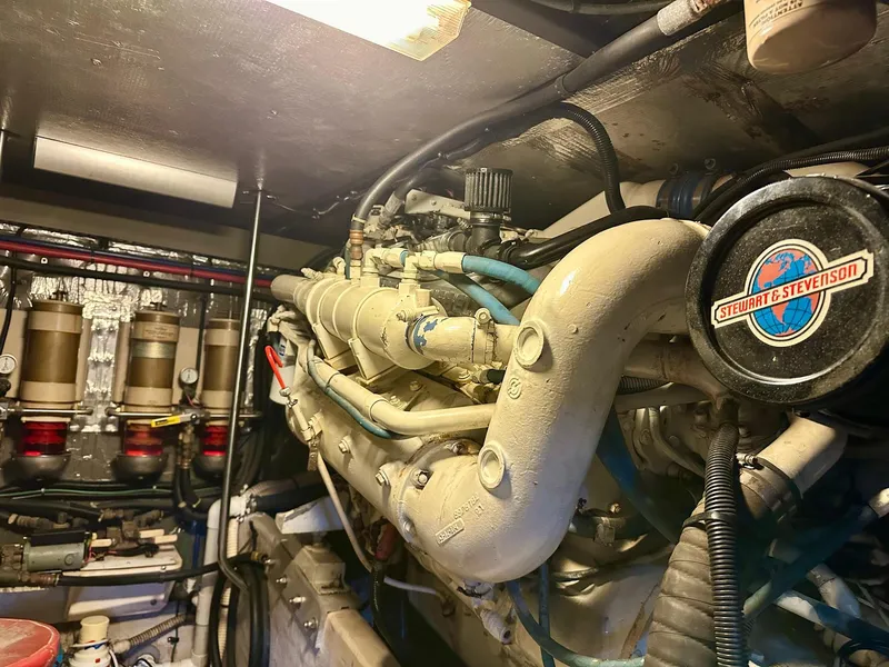 Slide: The Image of Sea Ray 550 Sedan Bridge 1997 - 52