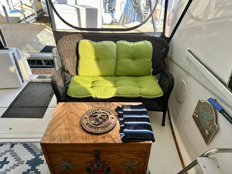 Slide: The Image of Sea Ray 550 Sedan Bridge 1997 - 6