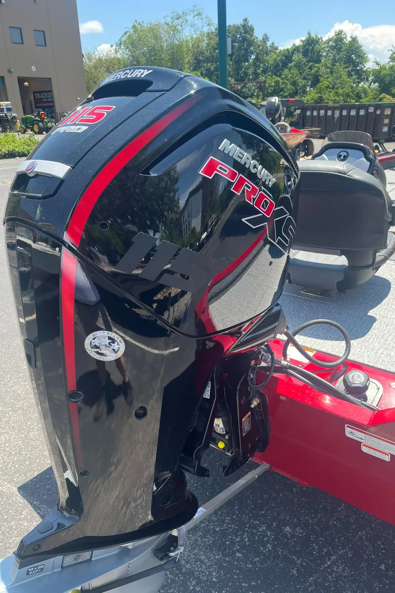 Slide: The Image of Tracker Pro Team 190 TX 2023 - 2