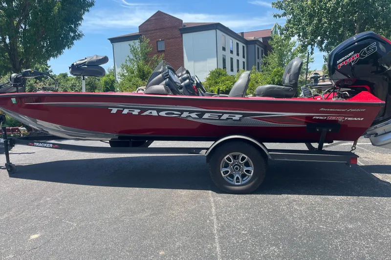 Slide: The Image of Tracker Pro Team 190 TX 2023 - 3