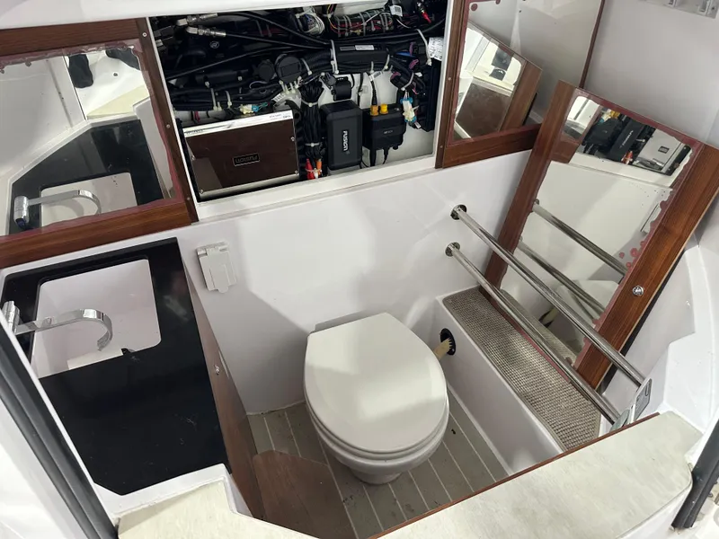 Slide: The Image of Axopar 28 WetBar 2022 - 10