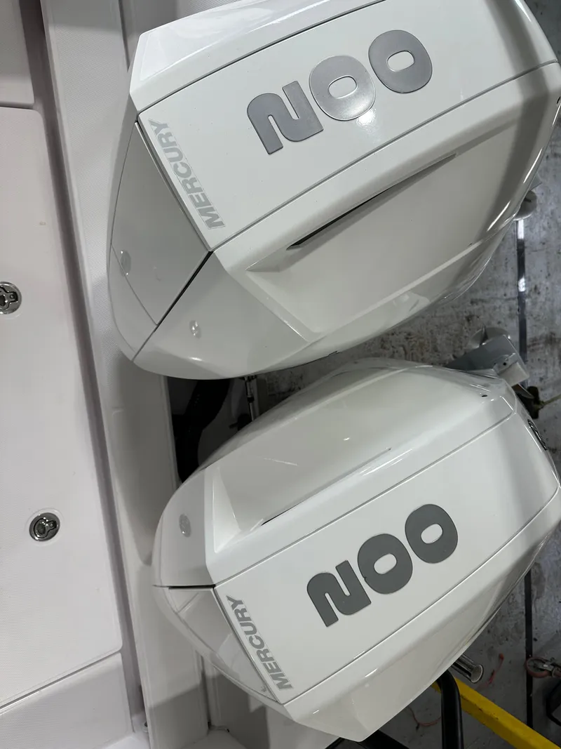 Slide: The Image of Axopar 28 WetBar 2022 - 11