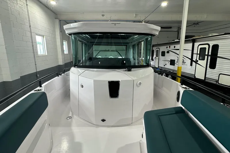 Slide: The Image of Axopar 28 WetBar 2022 - 13