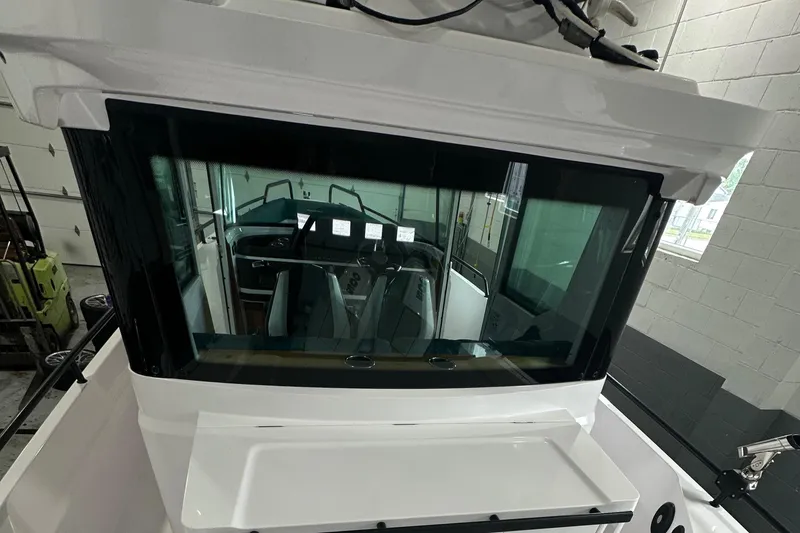 Slide: The Image of Axopar 28 WetBar 2022 - 17