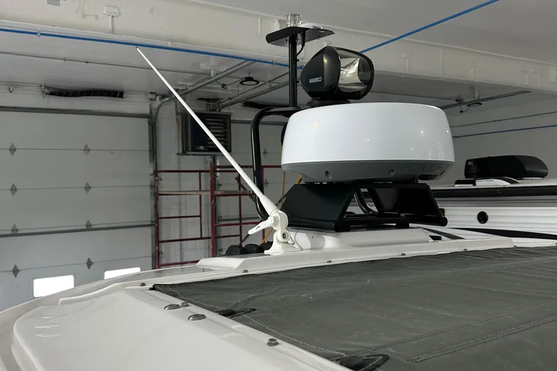 Slide: The Image of Axopar 28 WetBar 2022 - 18