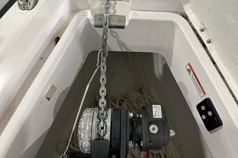 Slide: The Image of Axopar 28 WetBar 2022 - 19