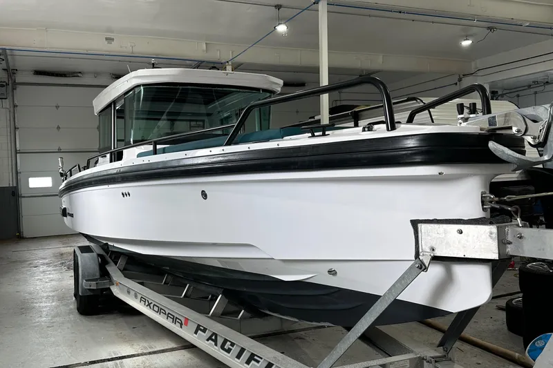 Slide: The Image of Axopar 28 WetBar 2022 - 2