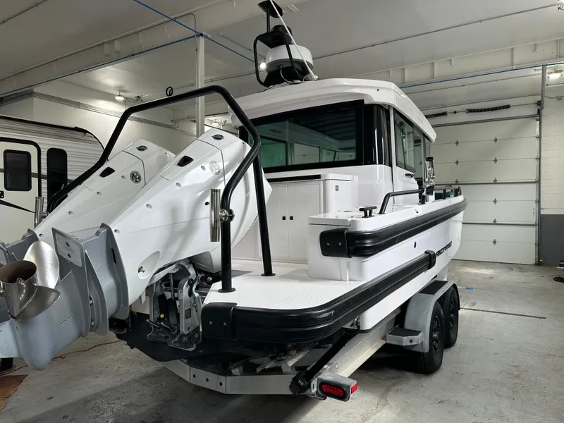 Slide: The Image of Axopar 28 WetBar 2022 - 3