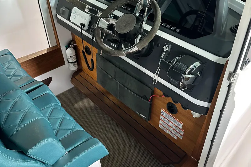 Slide: The Image of Axopar 28 WetBar 2022 - 6