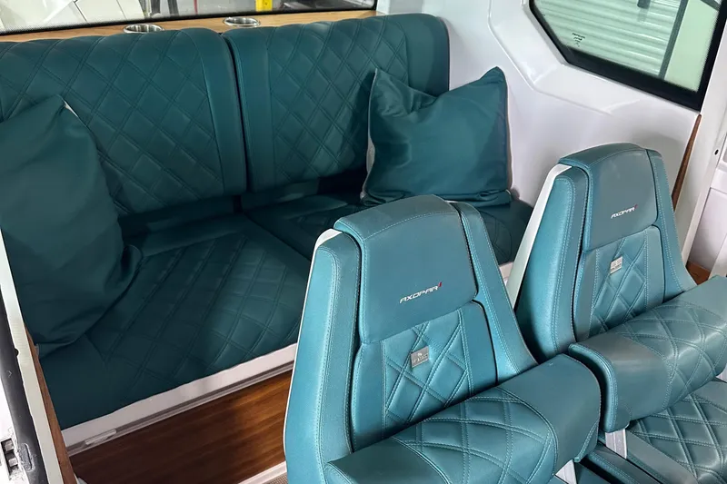 Slide: The Image of Axopar 28 WetBar 2022 - 7