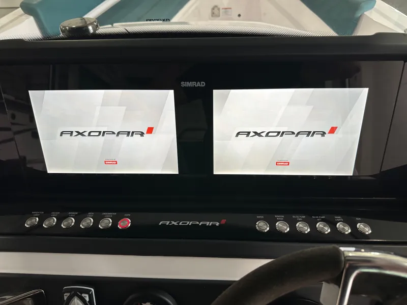 Slide: The Image of Axopar 28 WetBar 2022 - 8