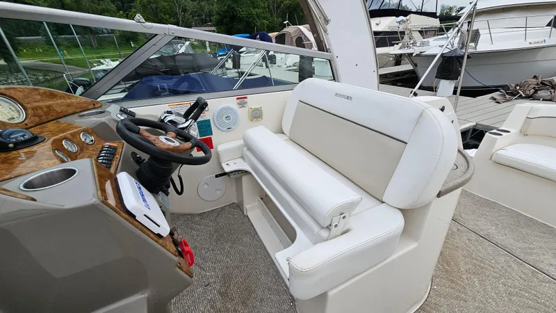 Slide: The Image of Rinker 320 Express Cruiser 2006 - 11