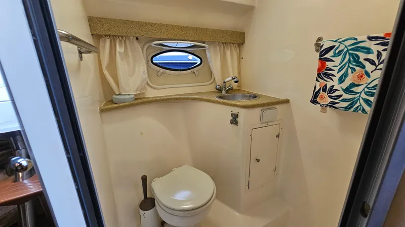 Slide: The Image of Rinker 320 Express Cruiser 2006 - 24