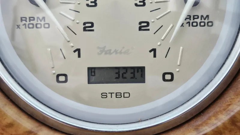 Slide: The Image of Rinker 320 Express Cruiser 2006 - 27