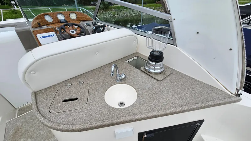 Slide: The Image of Rinker 320 Express Cruiser 2006 - 9