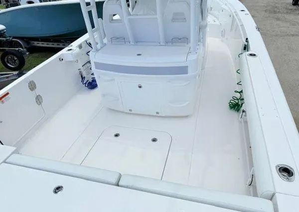 Slide: The Image of Everglades 335 Center Console 2018 - 4