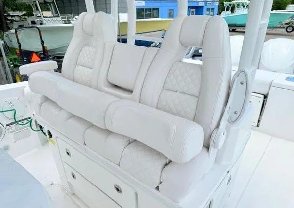 Slide: The Image of Everglades 335 Center Console 2018 - 7