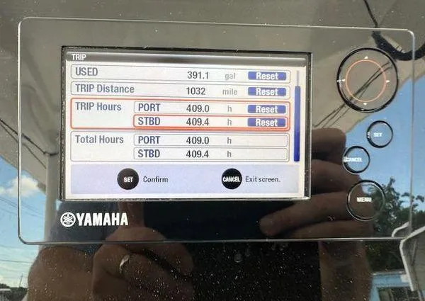 Slide: The Image of Everglades 335 Center Console 2018 - 9