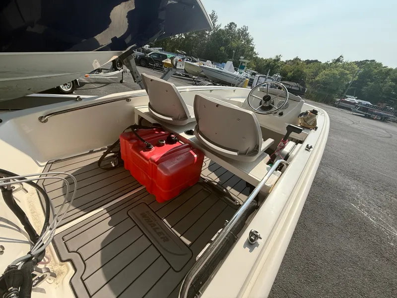 Slide: The Image of Boston Whaler 130 Super Sport 2021 - 3