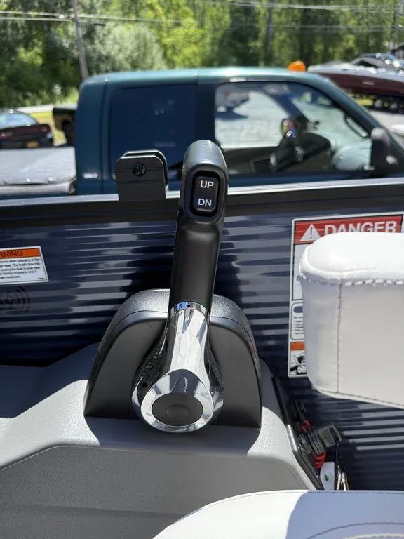 Slide: The Image of Throttle control lever on 2026 Bennington S Quad Bench 22 SSR boat. - 18
