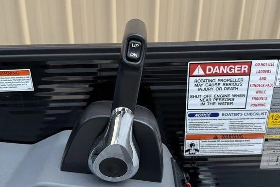 Slide: The Image of Throttle control and safety warnings on 2026 Bennington S Swingback 22 SSB boat. - 18