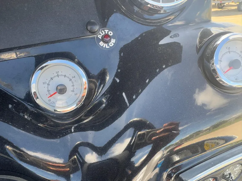 Slide: The Image of Dashboard of a 2019 Nitro Z20 boat with voltmeter and auto bilge switch. - 24