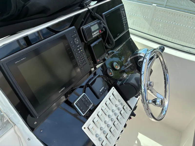 Slide: The Image of Stamas 320 Express with 2020 outboards 2005 - 27