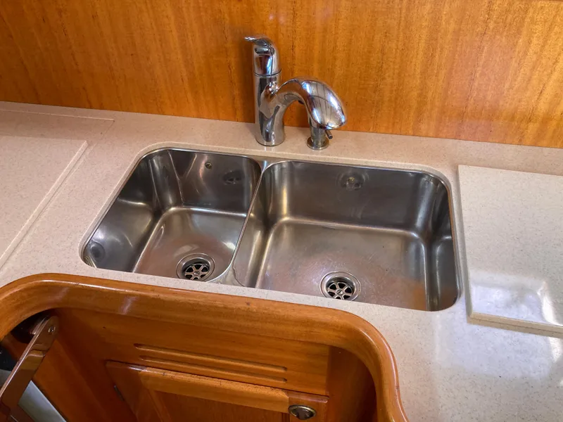 Slide: The Image of Double stainless steel sink with faucet on Malo 43 yacht, 2001 model. - 9