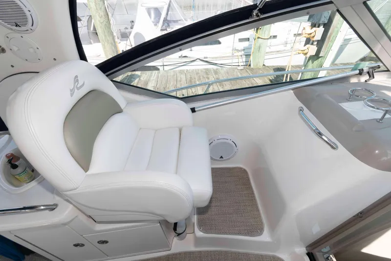 Slide: The Image of Captain's seat on 2007 Sea Ray 340 Sundancer yacht, featuring white upholstery and sleek design. - 10