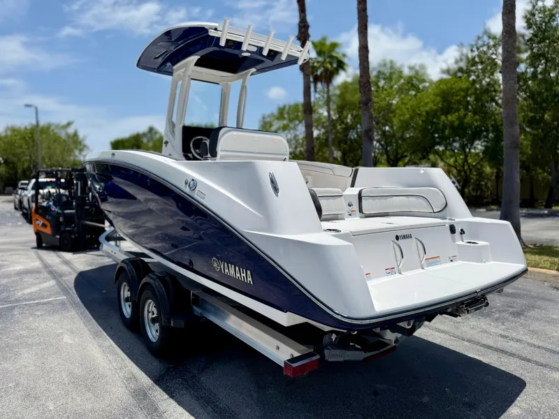Slide: The Image of 2025 Yamaha Boats 255 FSH Sport H on trailer, parked outdoors, sunny day. - 4