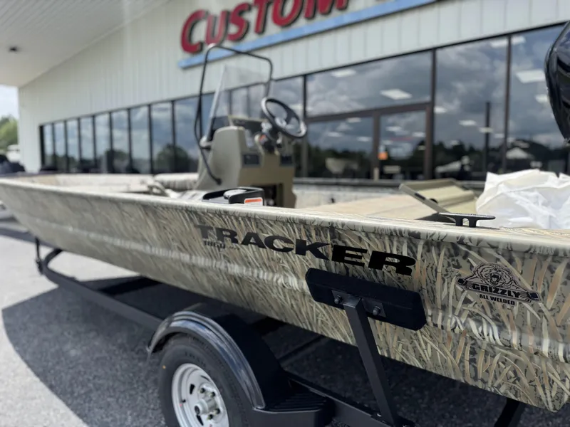 Slide: The Image of Tracker Grizzly 1860 CC 2026 - 10