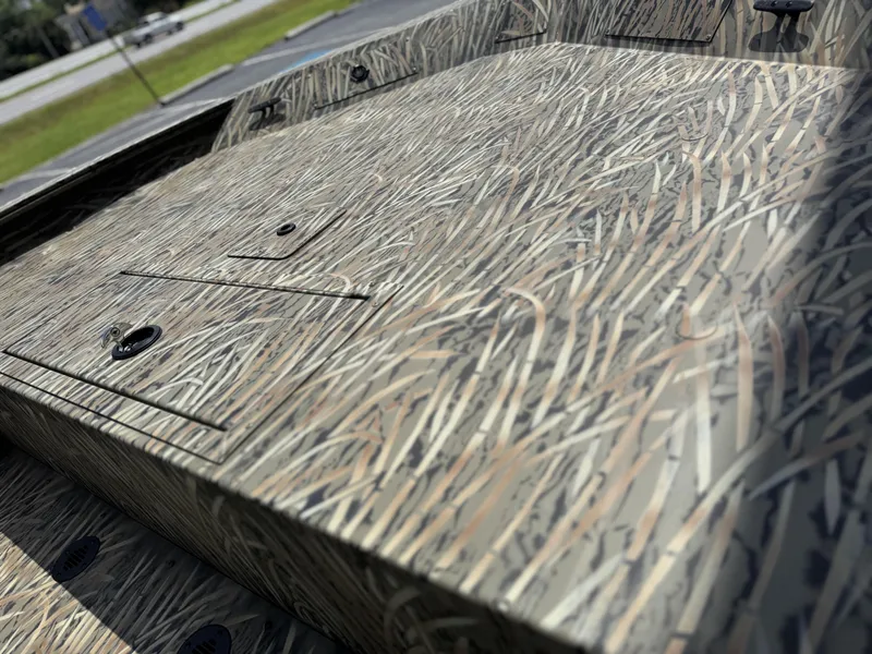 Slide: The Image of Tracker Grizzly 1860 CC 2026 - 11