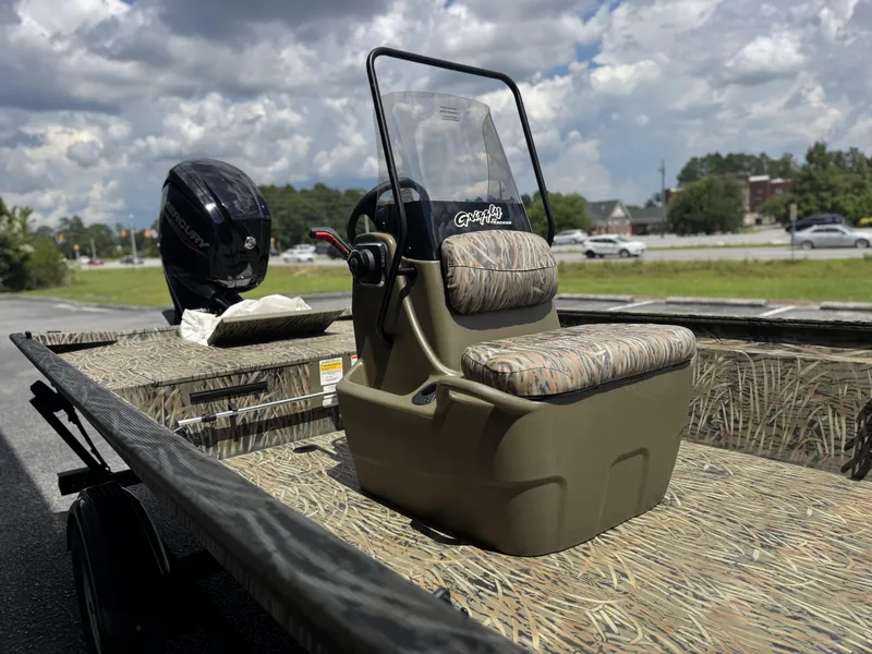 Slide: The Image of Tracker Grizzly 1860 CC 2026 - 12